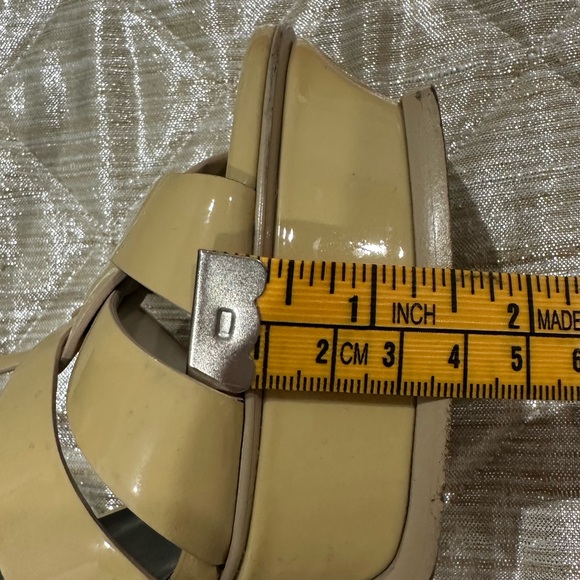 YSL Tribute Platform Sandals in Patent Leather - Picture 5 of 6